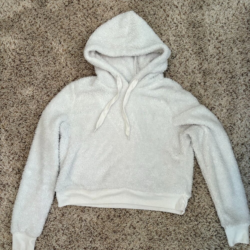 Cropped white fuzzy hoodie medium
